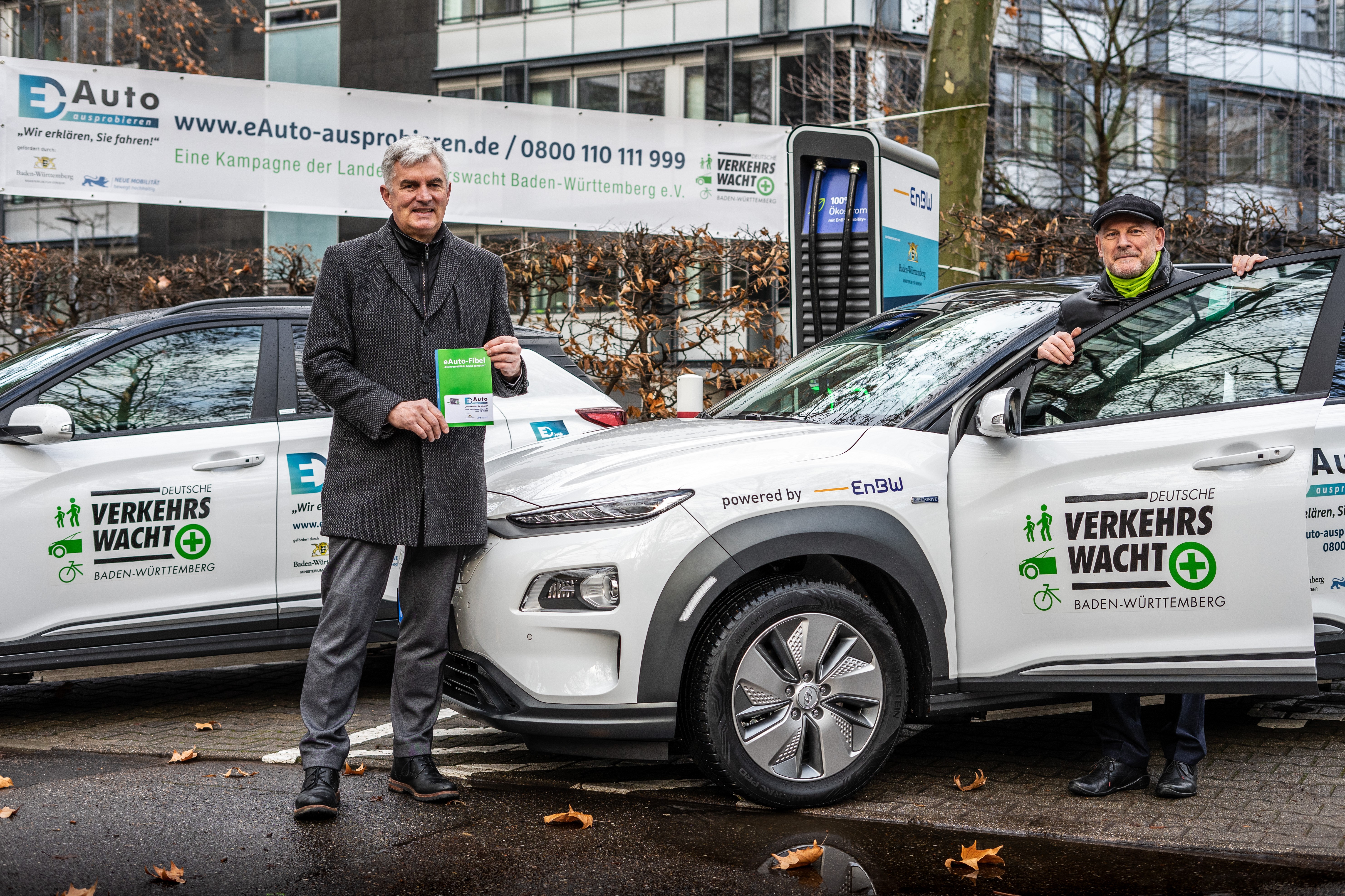 Elektroautos der Verkehrswacht werden präsentiert